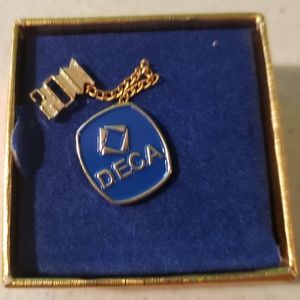 🌺FINAL CLEARANCE SALE🌺 2011 DECA Marketing Club Pin